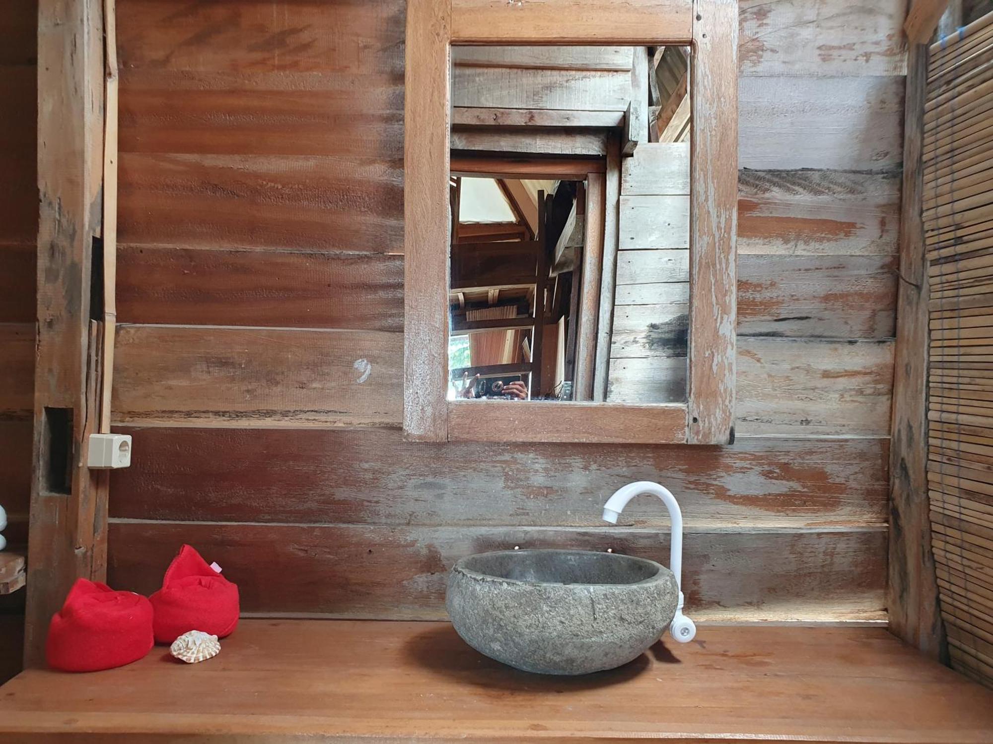 Sunset Moyo Bungalows Moyo Island Экстерьер фото